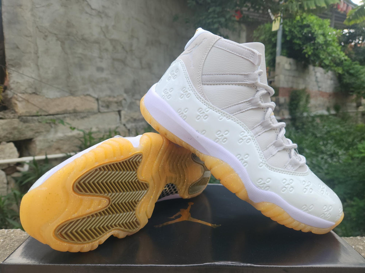 Air Jordan 11 Retro Halloween Black/Barely Volt | Phantom Spark