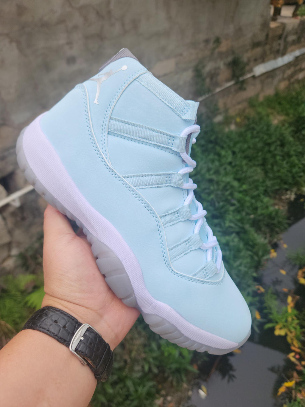Air Jordan 11 Retro Pale-Moon | Lunar Stillness