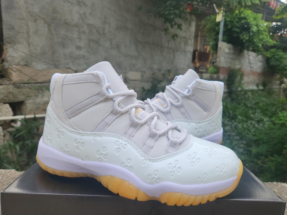 Air Jordan 11 Retro Halloween Black/Barely Volt | Phantom Spark